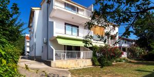  Apartment Polugic, Ferienwohnung in Punat