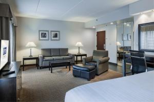 Holiday Inn Express & Suites Laurel Lakes by IHG