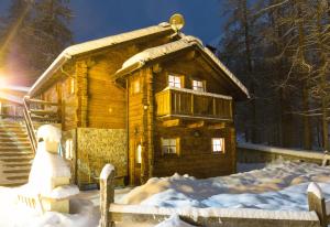 Two-Bedroom Apartment with Balcony room in Chalet Champagne