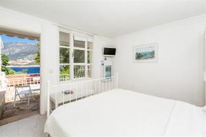 Double Room with Balcony and Sea View room in Club Çapa Hotel