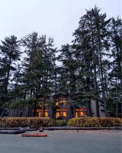 1421 Pacific Rim Highway, Tofino, British Columbia, V0R 2Z0, Canada.