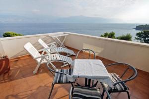 Apartments by the sea Postira, Brac - 3244