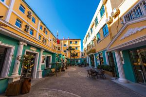 Zhong An Hotel Beijing Former Residence of Journalist Edgar Snow -Free laundry service,Free freshly ground coffee,Provide tourism and ticketing service ,English service ,Near Tian'AnMen Forbidden City,Wangfujing walking street