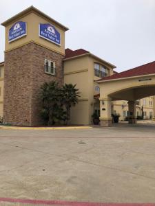 1 King Bed Non-Smoking room in Americas Best Value Inn - Gun Barrel City