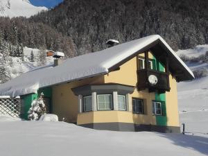 Vend&eacute;gh&aacute;z Ferienhaus Fuetsch Virgen Ausztria