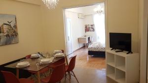 Menta errathens Apartment - Athens Center, 5 BD, 2 BATH