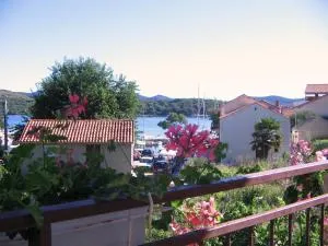 Holiday Home Ena , Mali Iž 286 - Makovac