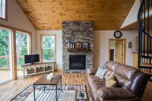 Tree Top cabin on the Shenandoah River
