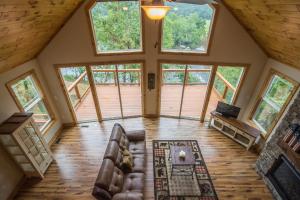 Tree Top cabin on the Shenandoah River