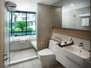 Phòng Loại Sang Grand Hướng Bể Bơi (Grand Deluxe Pool View Room)