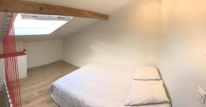 Appartements F2 chambre en duplex (calme) plein centre ville 1 min de la plage : photos des chambres