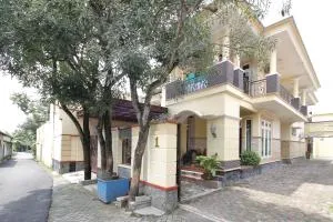 RedDoorz Plus near STIE YKPN - Seturan