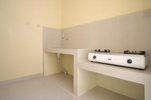 RedDoorz Plus near STIE YKPN