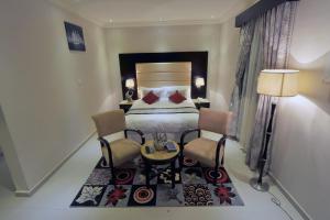 Al Janaderia Suites 7