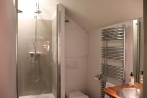 B&B / Chambres d'hotes Le Doyenne - Entree Autonome - Hypercentre : Studio