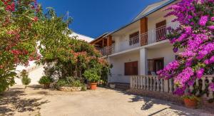 Apartments with a parking space Biograd na Moru, Biograd - 11327