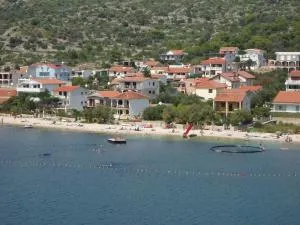 Apartman Alka Rogoznica - Jarebinjak