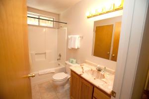 Three-Bedroom House room in 47R Altitude Adjustment