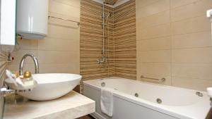 Family Hotel Varosha 2003