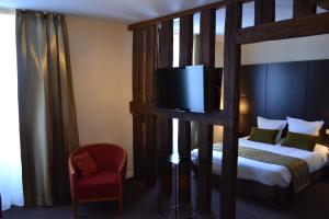 Hotels Le Saint-Jacques : photos des chambres