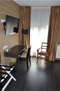 Hotels Le Saint-Jacques : photos des chambres