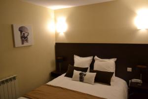 Hotels Le Saint-Jacques : photos des chambres