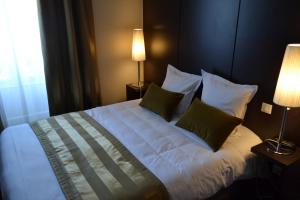 Hotels Le Saint-Jacques : photos des chambres