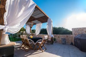 Stavros Beach Garden Villa