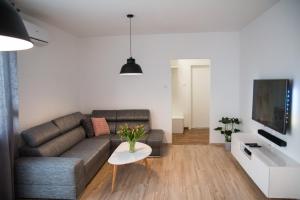 Apartament F&J