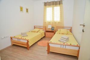 Apartment Yellow House 