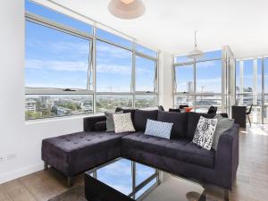 As the Sun Sets - Modern and Spacious 2BR Zetland Apartment Facing the Setting Sun