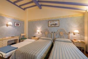 Twin Room with Extra Bed room in Condesa de Chinchón