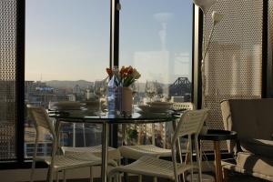 Spectacular Views of CBD by FV with Free Car Park