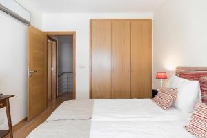 Flea Market Alfama House (PatioPoolACGarage)