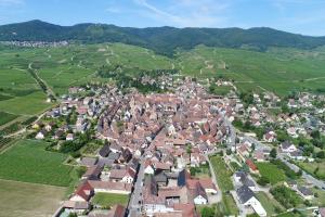 Maisons de vacances Gites Au Chateau Fleuri : Maison de Vacances - Vue sur Château et Fontaine (4-5 Personnes)