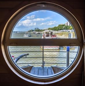 Vogue Boat Apartments