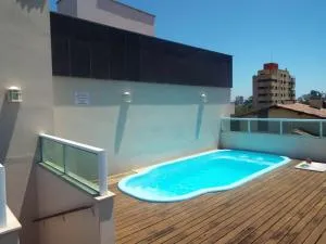 Casa 3 dormitórios sendo uma suíte com ar - condomínio de 6 casas - piscina do condomínio - Торрес