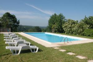 Maisons de vacances Villa Gites Chambre d hotes avec piscine Dordogne 2-4-6-8-10 personnes : Maison de Vacances