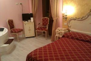Suite con Vasca Idromassaggio, Balcone e Vista Lago