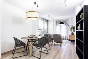 Two-Bedroom Apartment room in Real de la Carreteria