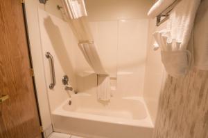 Bridgeway Inn & Suites - Portland Airport