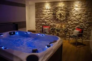 Logis hôtel Aux Berges de l'Aveyron - Agen dʼAveyron