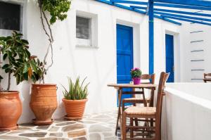 Manousos' Rooms Syros Greece
