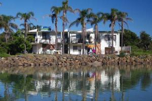 Beachfront 2 25 Willow Street