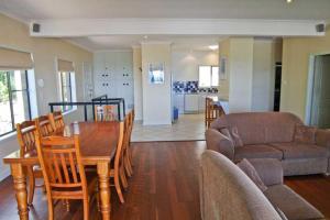 Cooinda 17 Dulconghi Street