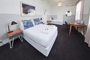 Triple Room with Shared Bathroom room in Bridgeview Hotel Willoughby