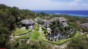 Luxury Villa sleeps 6, Beach Access, Montego Bay