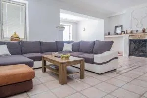 Castle Village Apartment - 阿格泰列克