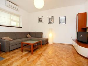 Apartment Ante-1 by Interhome 