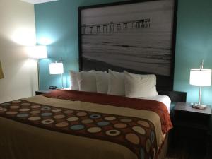 Queen Room - Non-Smoking room in Super 8 by Wyndham Clearwater/St. Petersburg Airport